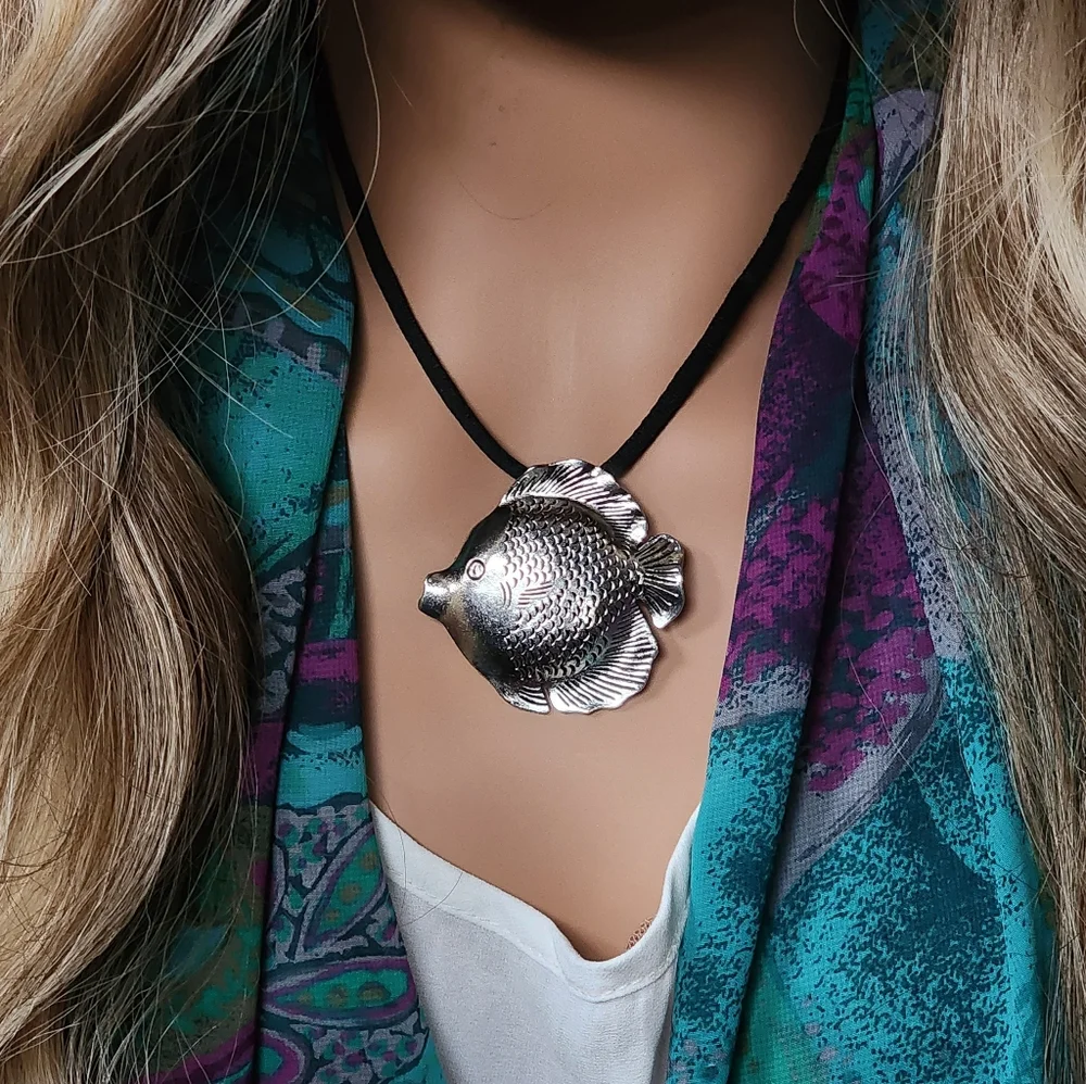 ❤️ Silver Pendant Ocean Fish Soft Black Cord Necklace Boho Mermaid Jewelry